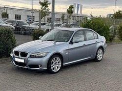 Blau Gebraucht 2011 BMW 318 Limousine | 7.900 € (Fairer Preis)