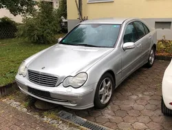 Silber Gebraucht 2000 Mercedes C200 Limousine | 950 €