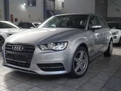 Silber Gebraucht 2016 Audi A3 Sportback Ambiente Limousine | 11.990 € (Guter Preis)