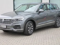 Grau Gebraucht 2019 VW Touareg Elegance SUV | 57.998 € (Etwas zu teuer)