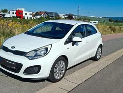 Weiß Gebraucht 2013 Kia Rio Edition 7 Limousine | 4.700 € (Fairer Preis)