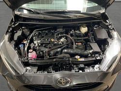 Grau Neu 2025 Toyota Yaris Hybrid Limousine | 29.460 € (Etwas zu teuer)