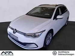 Weiß Gebraucht 2022 VW Golf VIII Life Kombi | 23.179 € (Fairer Preis)