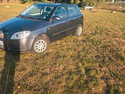 Grau Gebraucht 2009 Skoda Fabia Kleinwagen | 2.200 € (Etwas zu teuer)