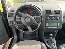 Schwarz Gebraucht 2006 VW Touran Van / Kleinbus | 2.199 € (Fairer Preis)