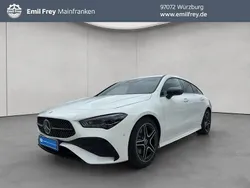 Weiß Gebraucht 2025 Mercedes CLA200 Shooting Brake AMG Kombi | 45.900 €