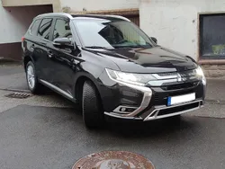 Schwarz Gebraucht 2020 Mitsubishi Outlander P-HEV Top SUV | 22.999 € (Guter Preis)