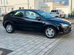Schwarz Gebraucht 2006 Ford Focus Ghia Limousine | 3.650 € (Etwas zu teuer)