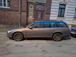 Braun Gebraucht 1998 Opel Omega Kombi | 1.900 € (Guter Preis)