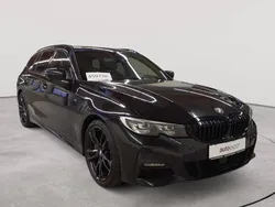 Saphirschwarz metallic Gebraucht 2020 BMW 330 M Sport Kombi | 26.290 € (Guter Preis)