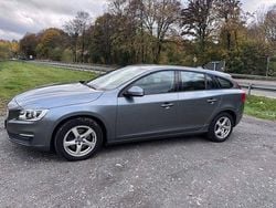 Grau Gebraucht 2016 Volvo V60 Business Edition Kombi | 11.950 € (Guter Preis)