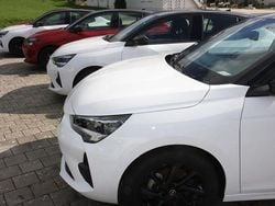 Weiß Gebraucht 2023 Opel Corsa Limousine | 15.200 € (Guter Preis)