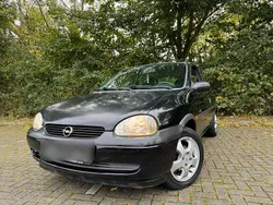 Schwarz Gebraucht 1999 Opel Corsa Kleinwagen | 700 € (Fairer Preis)