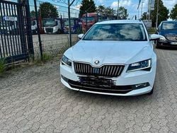 Weiß Gebraucht 2017 Skoda Superb Limousine | 10.400 € (Fairer Preis)