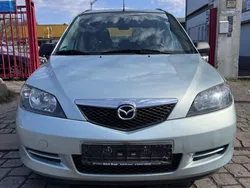 Silber Gebraucht 2003 Mazda 2 Exclusive Limousine | 2.990 € (Etwas zu teuer)