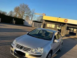 Grau Gebraucht 2004 VW Golf V Kleinwagen | 3.000 €