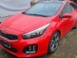 Rot Gebraucht 2016 Kia Ceed Platinum Edition Kleinwagen | 10.100 € (Superpreis)