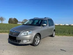 Grau Gebraucht 2014 Skoda Roomster Kombi | 7.950 € (Teuer)