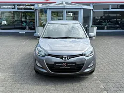 Grau Gebraucht 2012 Hyundai i20 Edition Limousine | 5.999 € (Fairer Preis)