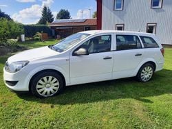 Weiß Gebraucht 2010 Opel Astra Kombi | 1.500 € (Guter Preis)