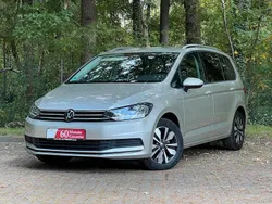 Silber Gebraucht 2023 VW Touran Move Van / Kleinbus | 29.999 € (Guter Preis)