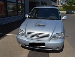 Silber Gebraucht 2002 Kia Carnival LX Van / Kleinbus | 8.890 €