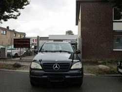 Blau Gebraucht 2001 Mercedes ML320 SUV | 2.200 € (Guter Preis)