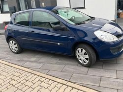 Blau Gebraucht 2006 Renault Clio III Dynamique Kleinwagen | 1.100 €