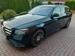 Grün Gebraucht 2017 Mercedes E220 AMG Kombi | 30.000 €