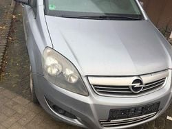 Silber Gebraucht 2010 Opel Zafira Edition Van / Kleinbus | 999 € (Superpreis)