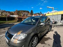Grau Gebraucht 2009 VW Touran Van / Kleinbus | 4.500 € (Fairer Preis)
