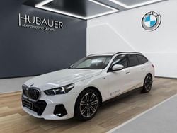 Alpinweiß uni Gebraucht 2025 BMW 520 M Sport Kombi | 54.490 € (Guter Preis)