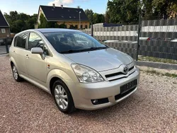 Silber Gebraucht 2005 Toyota Corolla Verso Van / Kleinbus | 3.900 € (Guter Preis)