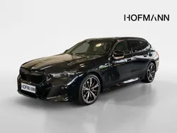 Saphirschwarz metallic Neu 2024 BMW 520 M Sport Kombi | 68.855 € (Fairer Preis)
