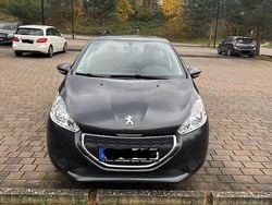 Grau Gebraucht 2013 Peugeot 208 Kleinwagen | 5.400 € (Teuer)