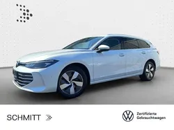 Oryxweiß perlmutteffekt Gebraucht 2024 VW Passat Business Kombi | 30.349 €