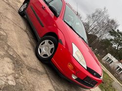 Rot Gebraucht 1998 Ford Focus Kombi | 2.150 € (Etwas zu teuer)