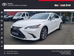 Weiß Gebraucht 2021 Lexus ES300 Limousine | 33.980 € (Fairer Preis)