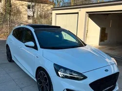 Weiß Gebraucht 2018 Ford Focus ST-Line Limousine | 13.300 € (Guter Preis)