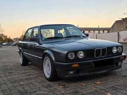 Grau Gebraucht 1990 BMW 328 Performance Limousine | 17.000 €