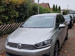 Grau Gebraucht 2017 VW Golf Sportsvan Sound Van / Kleinbus | 11.900 € (Guter Preis)