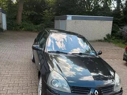 Schwarz Gebraucht 2004 Renault Clio II Kleinwagen | 2.500 € (Etwas zu teuer)