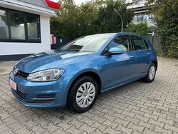 Blau Gebraucht 2015 VW Golf VII Trendline Kleinwagen | 11.999 € (Fairer Preis)