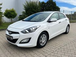 Weiß Gebraucht 2014 Hyundai i30 Classic Limousine | 6.990 € (Fairer Preis)
