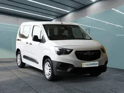 Weiß Gebraucht 2022 Opel Combo-e Life Ultimate Van / Kleinbus | 23.400 € (Etwas zu teuer)