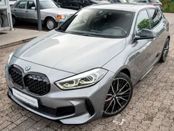 Grau Gebraucht 2023 BMW M135 Sport Line Kleinwagen | 36.299 € (Fairer Preis)