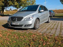 Silber Gebraucht 2009 Mercedes B180 Van / Kleinbus | 3.800 € (Teuer)