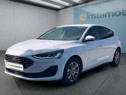 Weiß Gebraucht 2023 Ford Focus Titanium Limousine | 22.349 € (Fairer Preis)