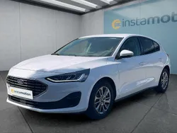 Weiß Gebraucht 2023 Ford Focus Titanium Limousine | 22.349 € (Fairer Preis)
