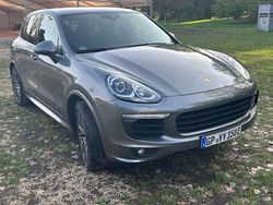 Grau Gebraucht 2017 Porsche Cayenne S E-Hybrid SUV | 46.000 €